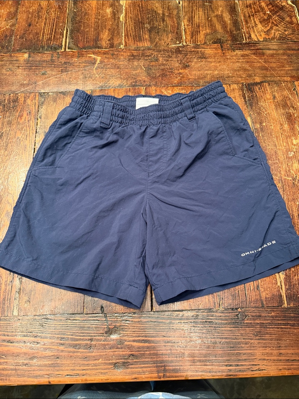 Columbia Navy Lightweight Omni-Shade Shorts-Size Small